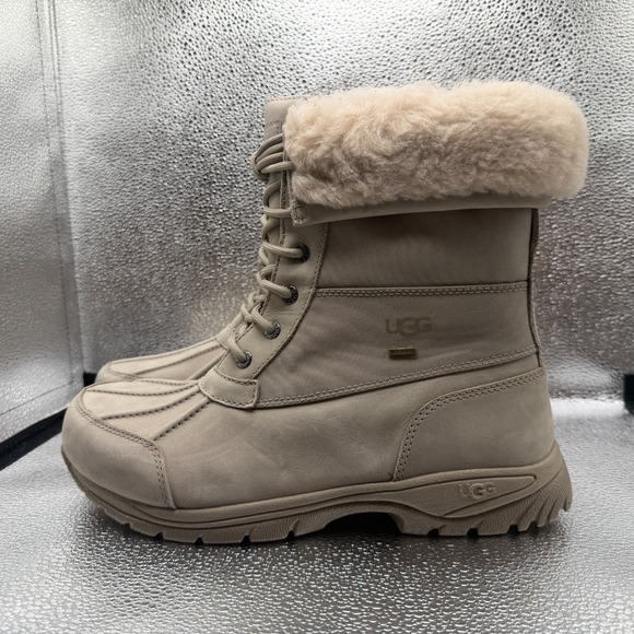 Size 9.5 UGG Butte Mono Beige Mens Fur Trim Lace-Up Snow Boots 1120979 main image 9